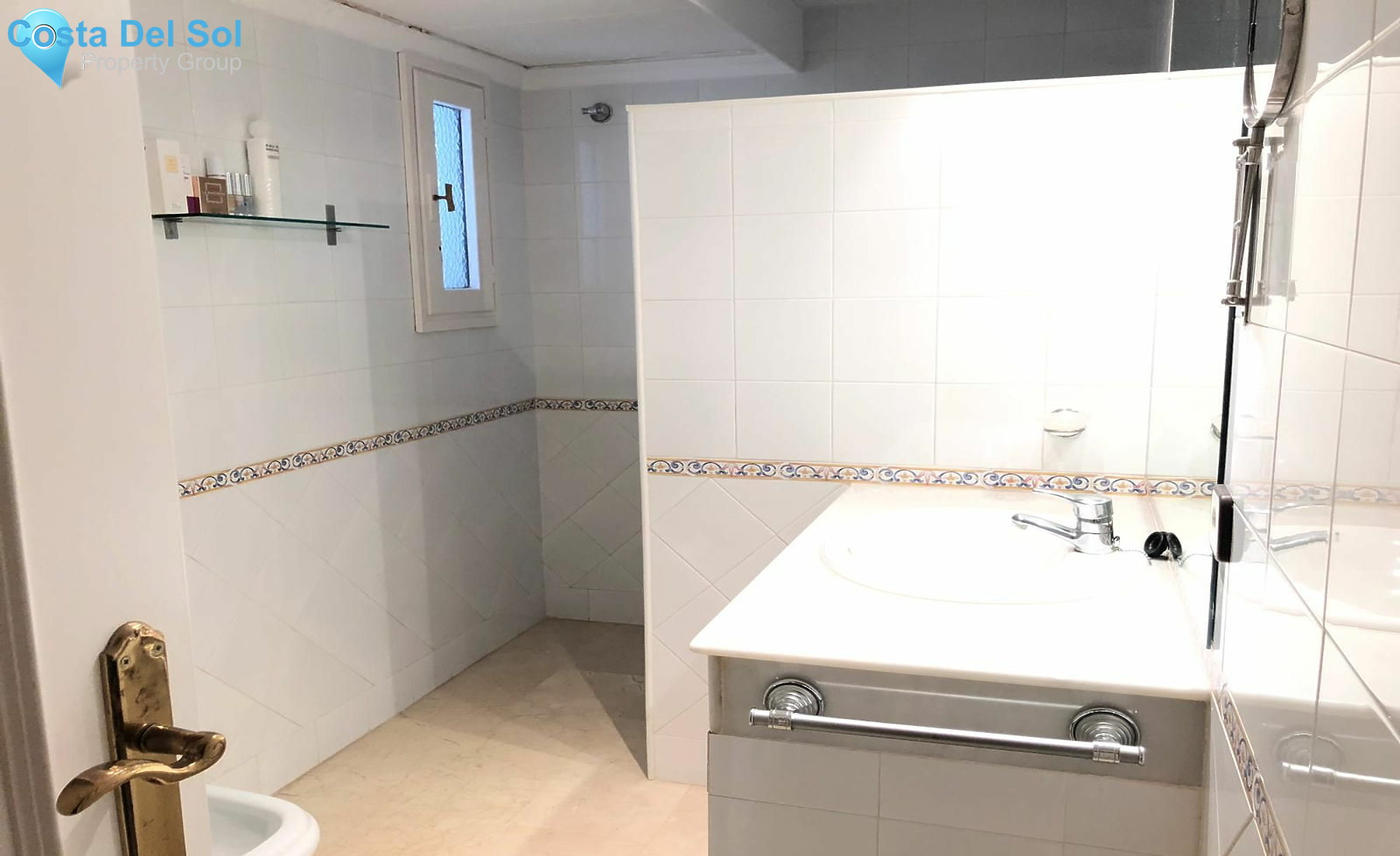 Middle Floor Apartment in Puerto Banús-1207873