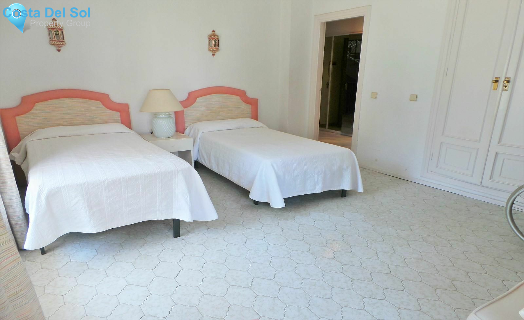 Middle Floor Apartment in Puerto Banús-1207916