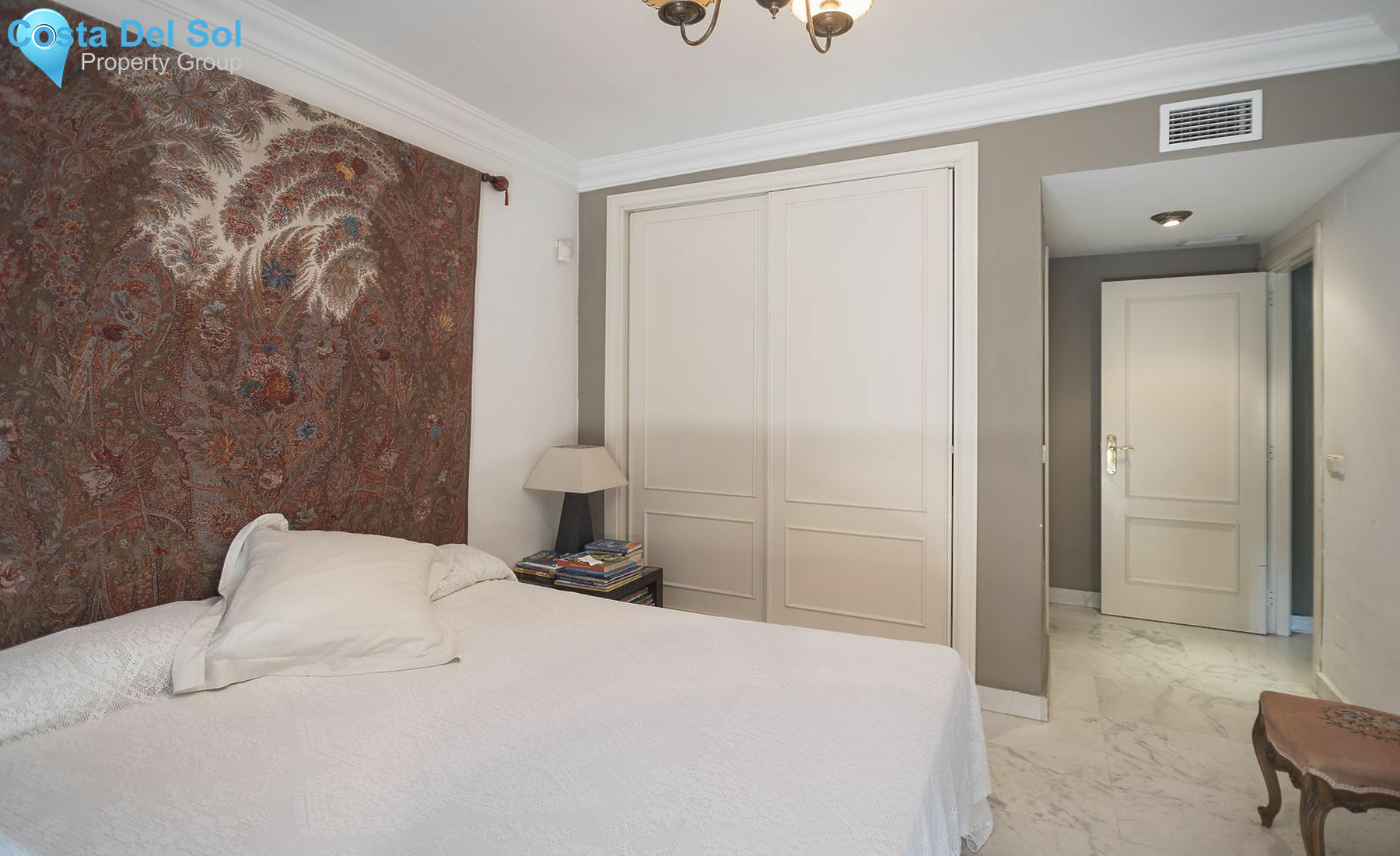 Middle Floor Apartment in Puerto Banús-1419931
