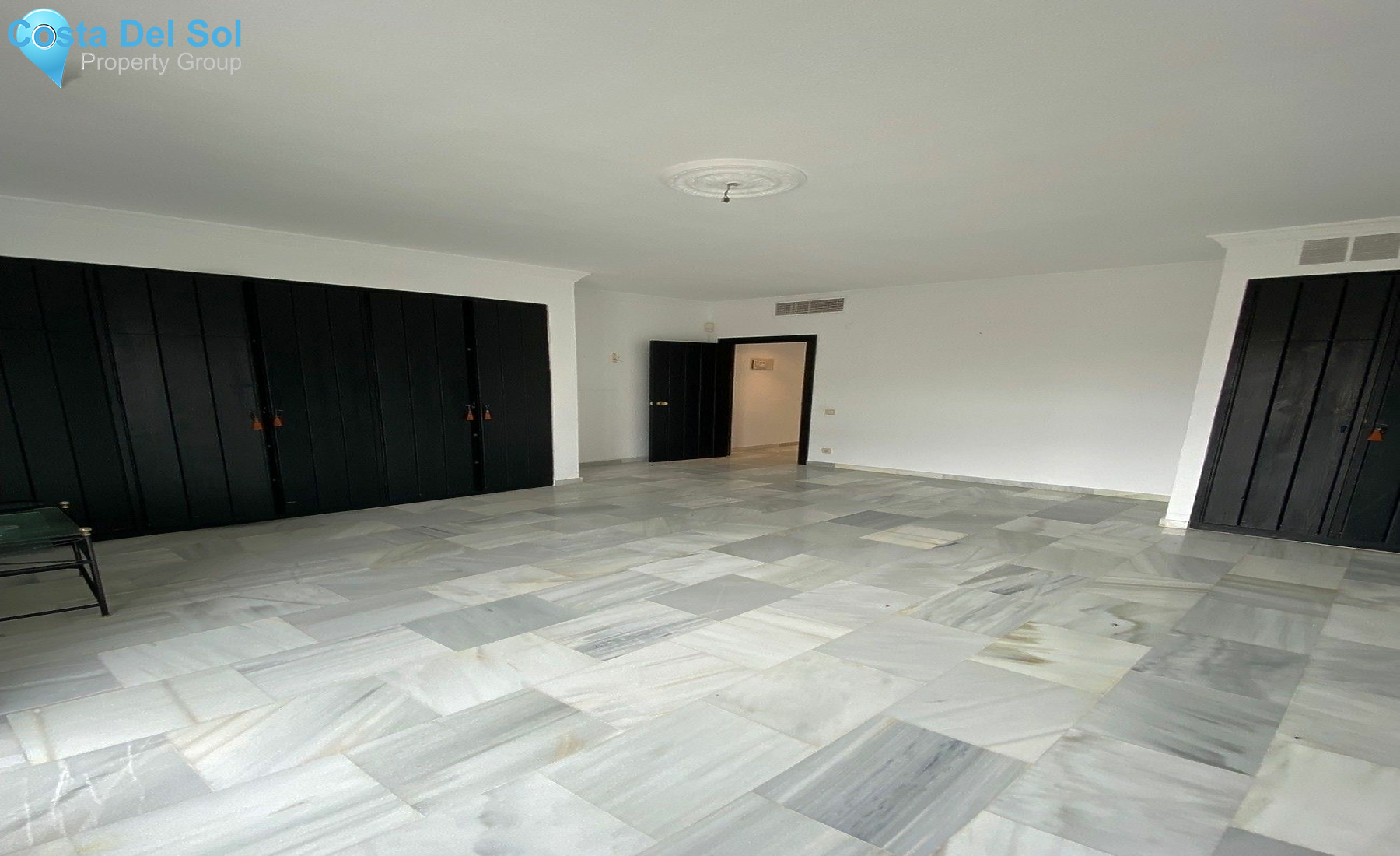 Middle Floor Apartment in Puerto Banús-1517092