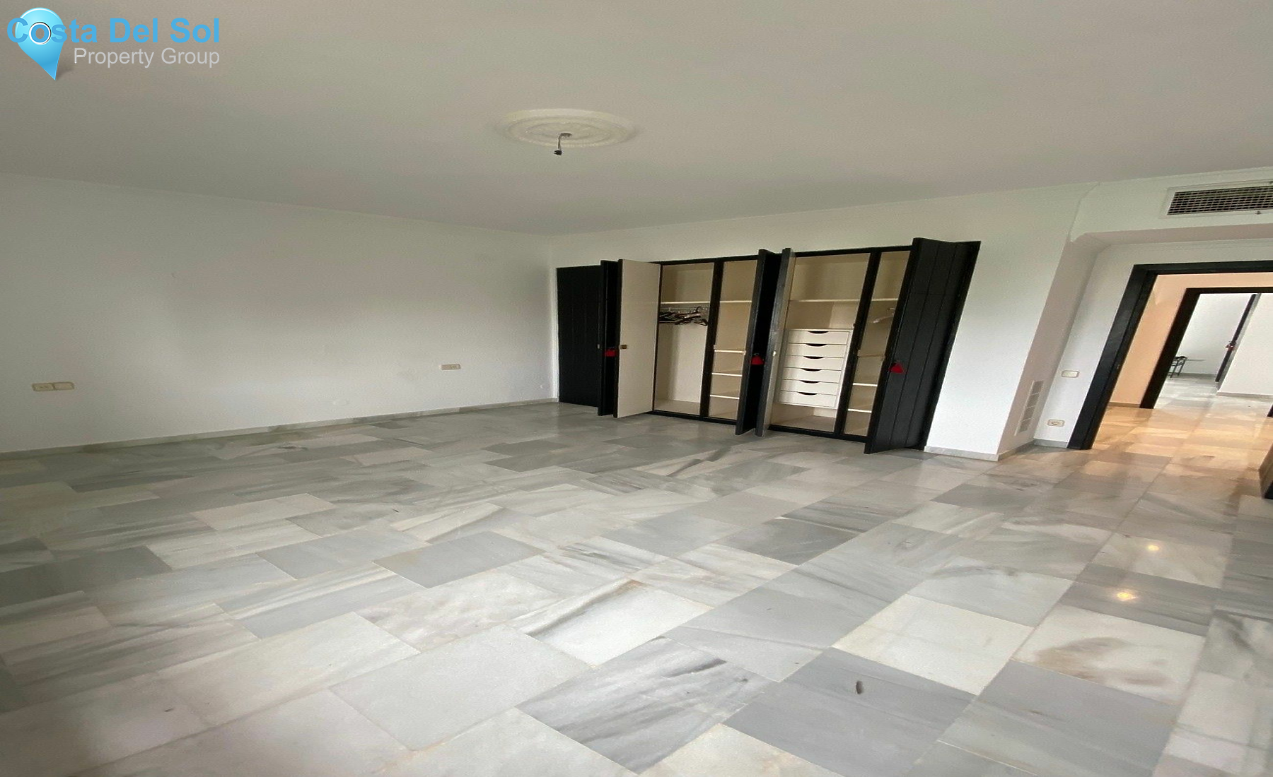 Middle Floor Apartment in Puerto Banús-1517099