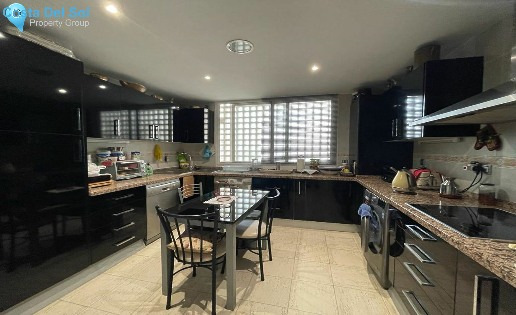 Middle Floor Apartment in Puerto Banús-1534273