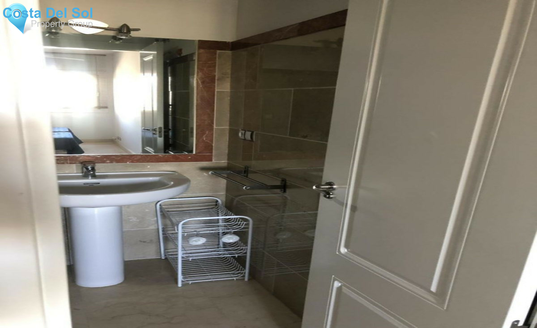 Middle Floor Apartment in San Luis de Sabinillas-1523179