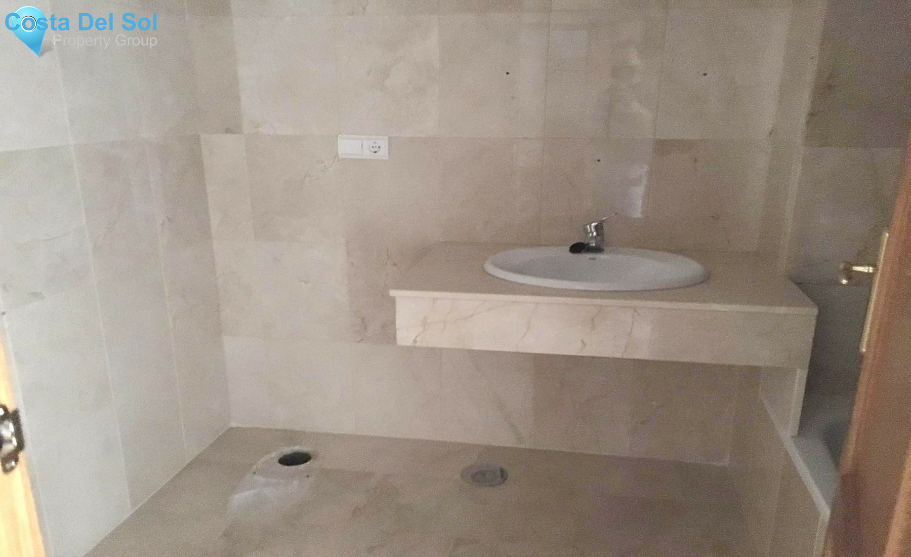 Middle Floor Apartment in Selwo-1363328