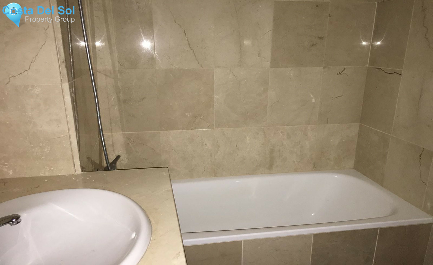 Middle Floor Apartment in Selwo-1363327