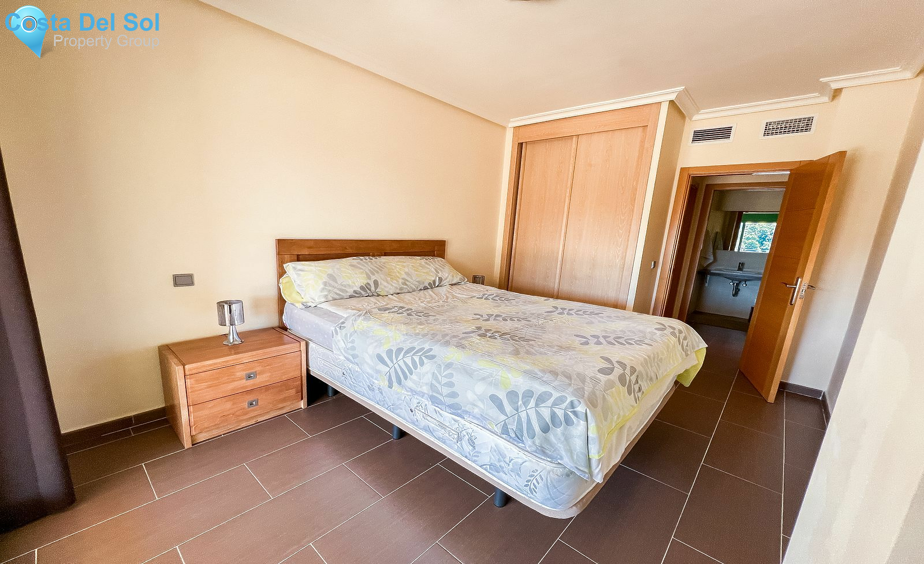 Middle Floor Apartment in Selwo-1163099