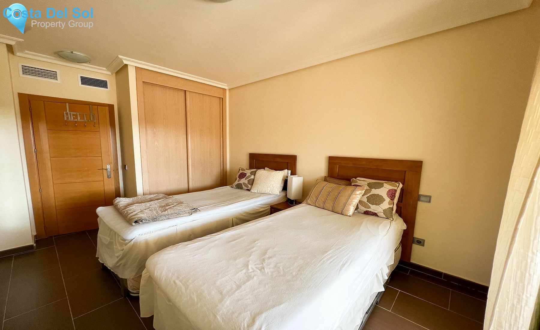 Middle Floor Apartment in Selwo-1163130