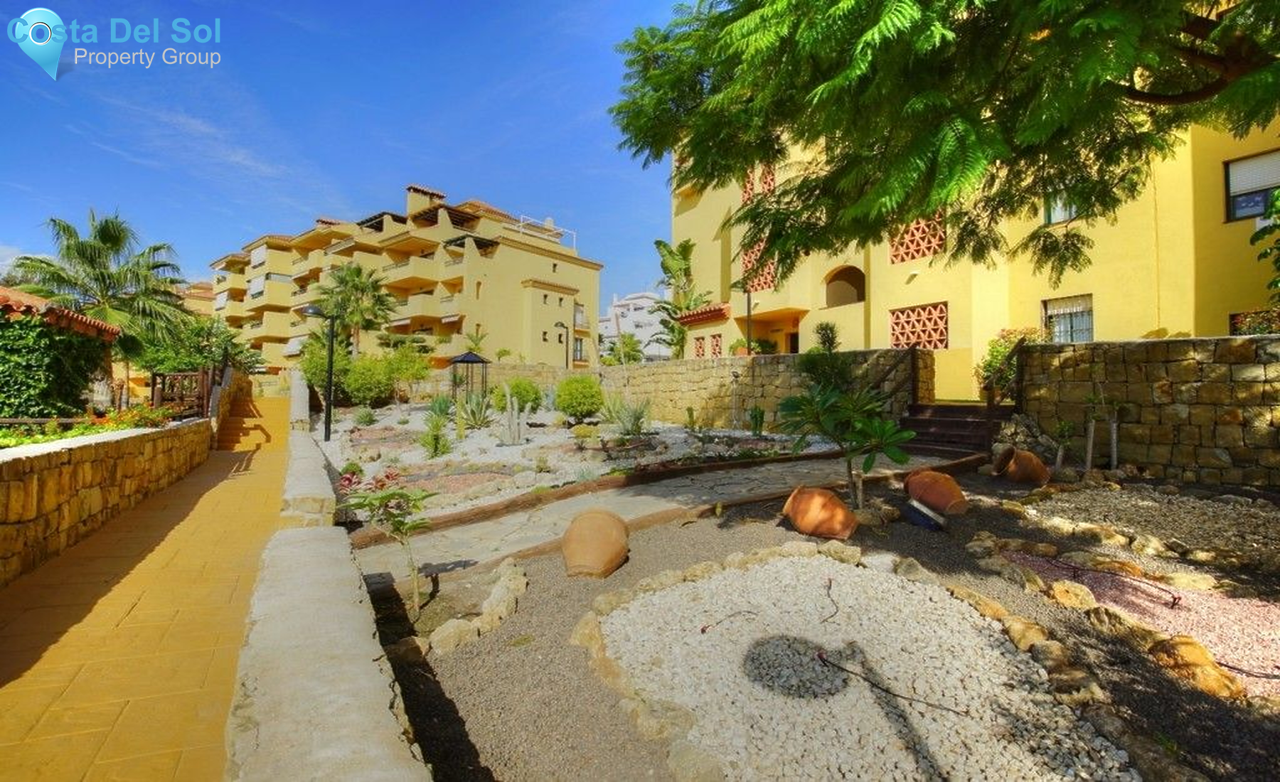 Middle Floor Apartment in Selwo-1166616