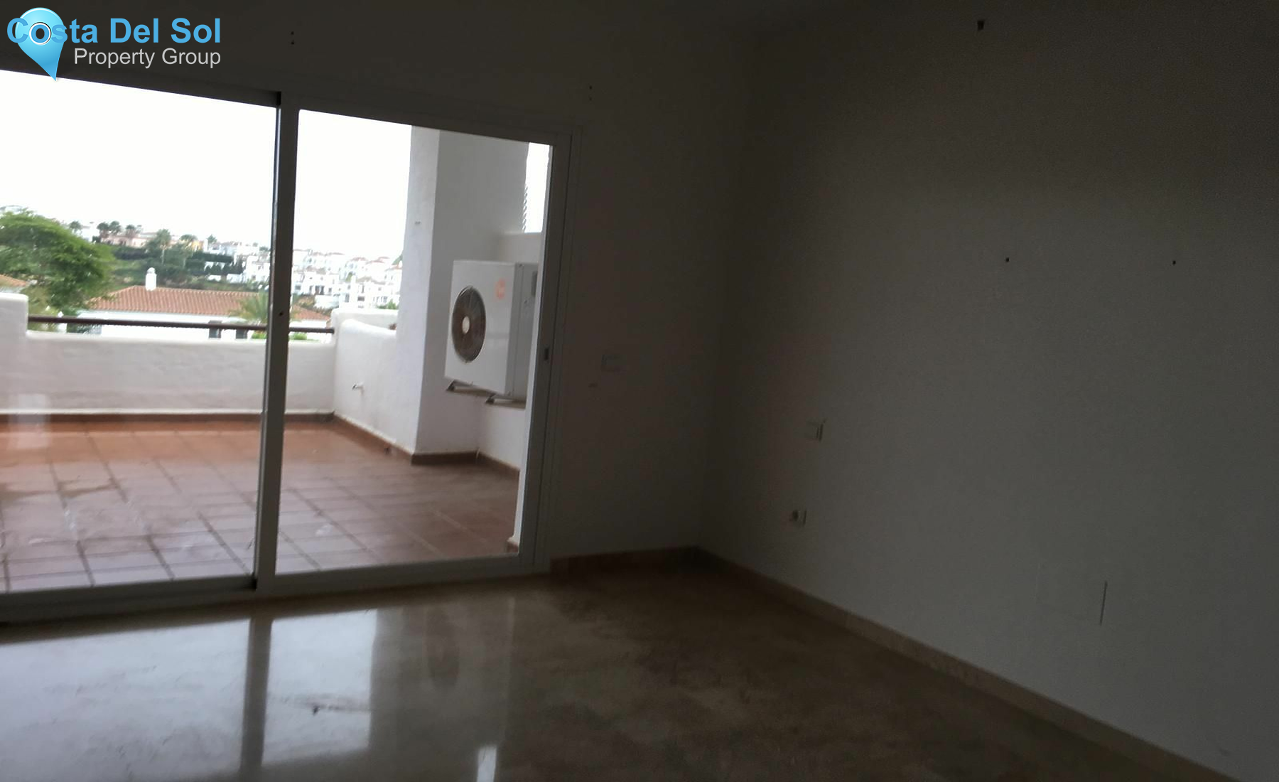 Middle Floor Apartment in Selwo-1391170