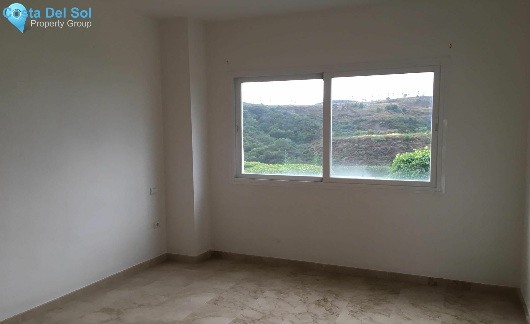 Middle Floor Apartment in Selwo-1391175