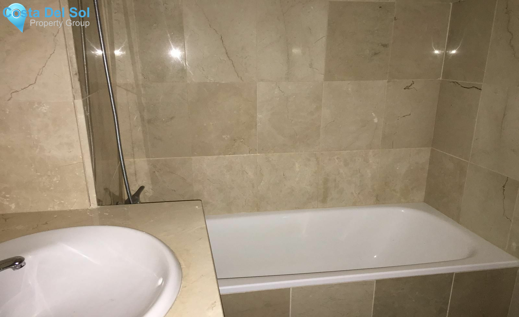 Middle Floor Apartment in Selwo-1391176