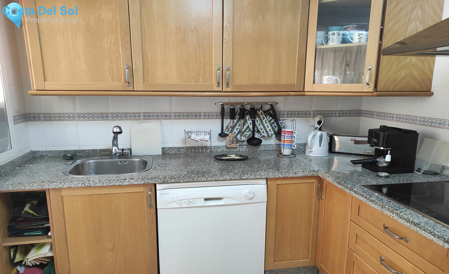 Middle Floor Apartment in Teatinos-1154010