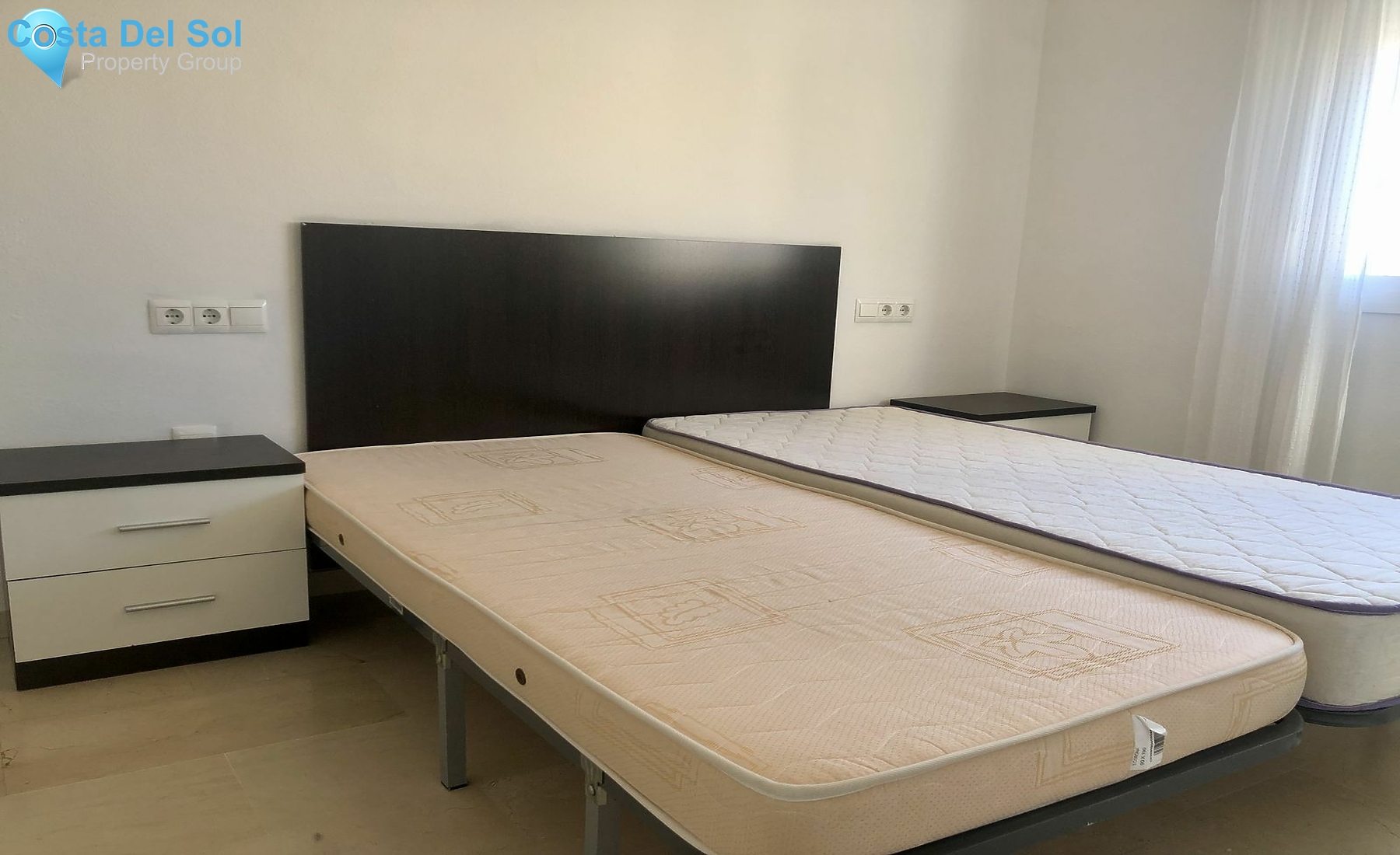 Middle Floor Apartment in Teatinos-1448879