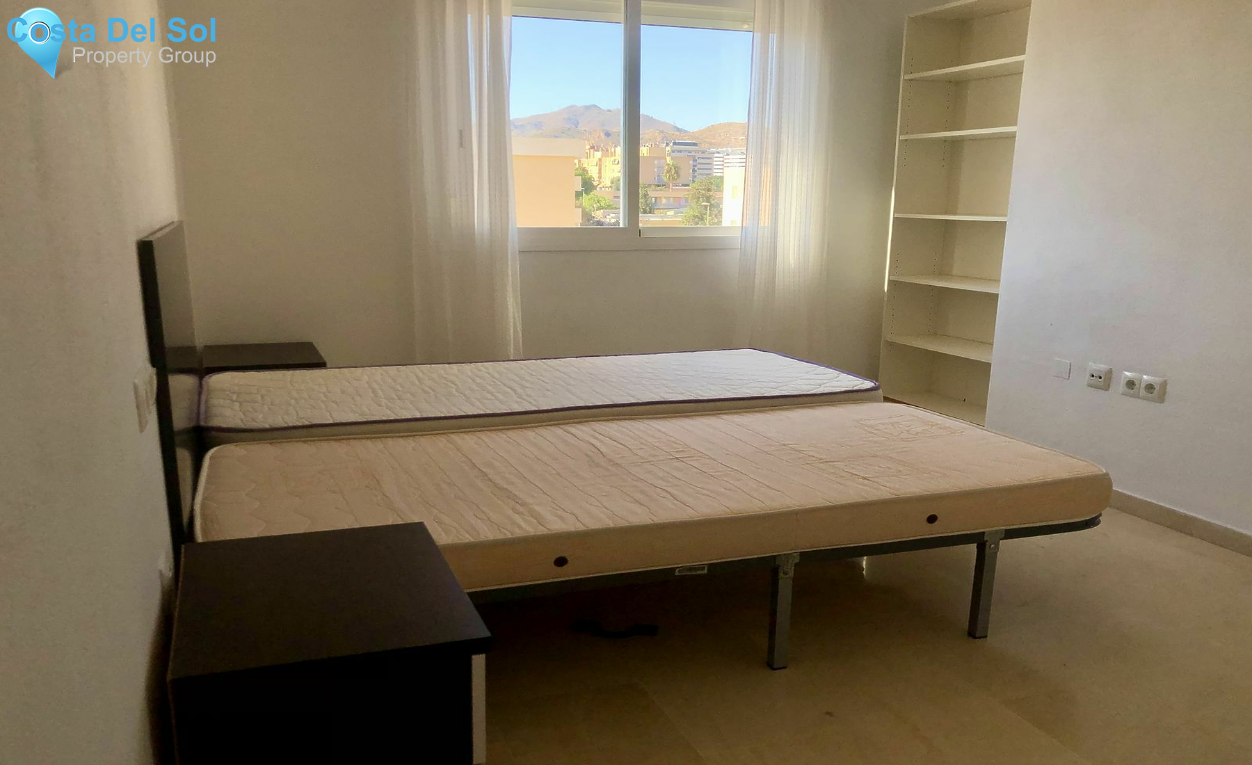 Middle Floor Apartment in Teatinos-1448880