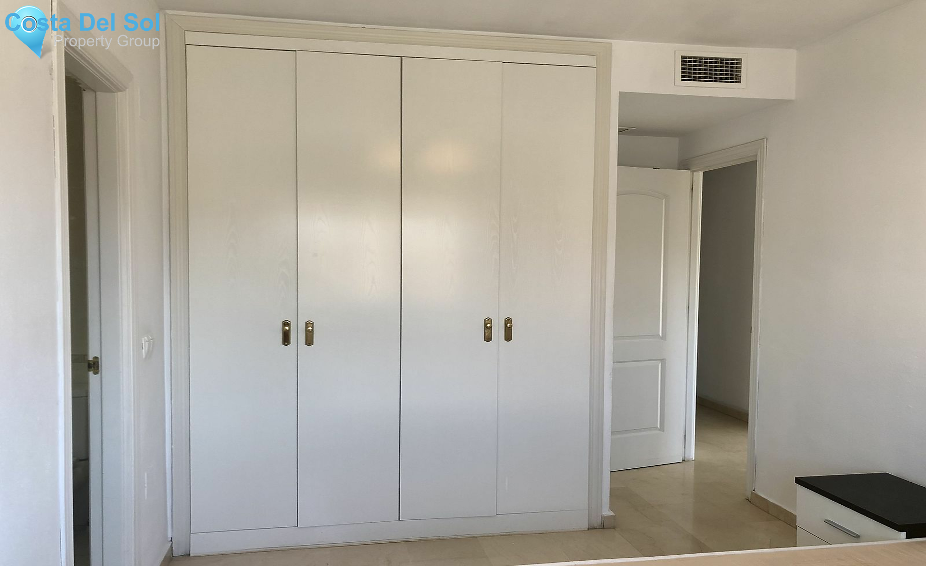 Middle Floor Apartment in Teatinos-1448882