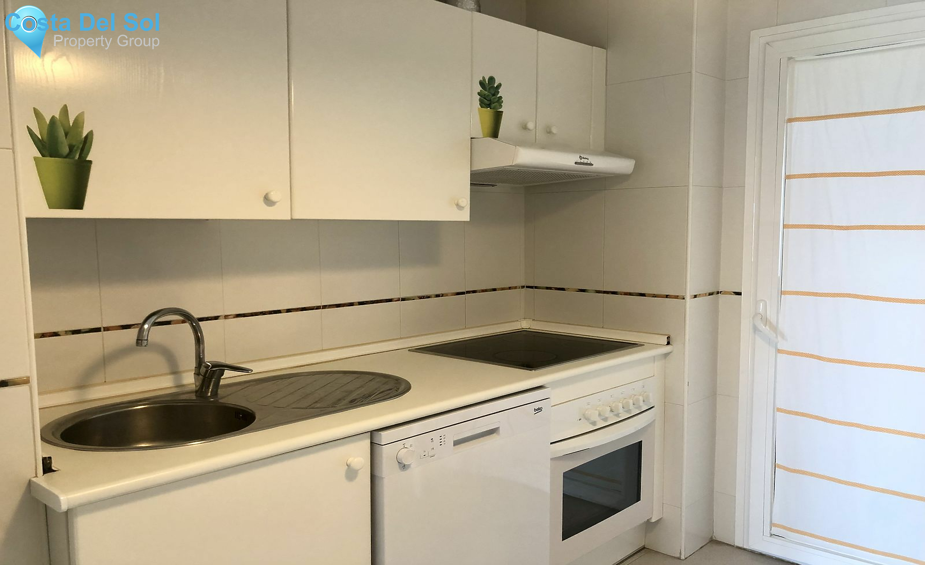 Middle Floor Apartment in Teatinos-1448888