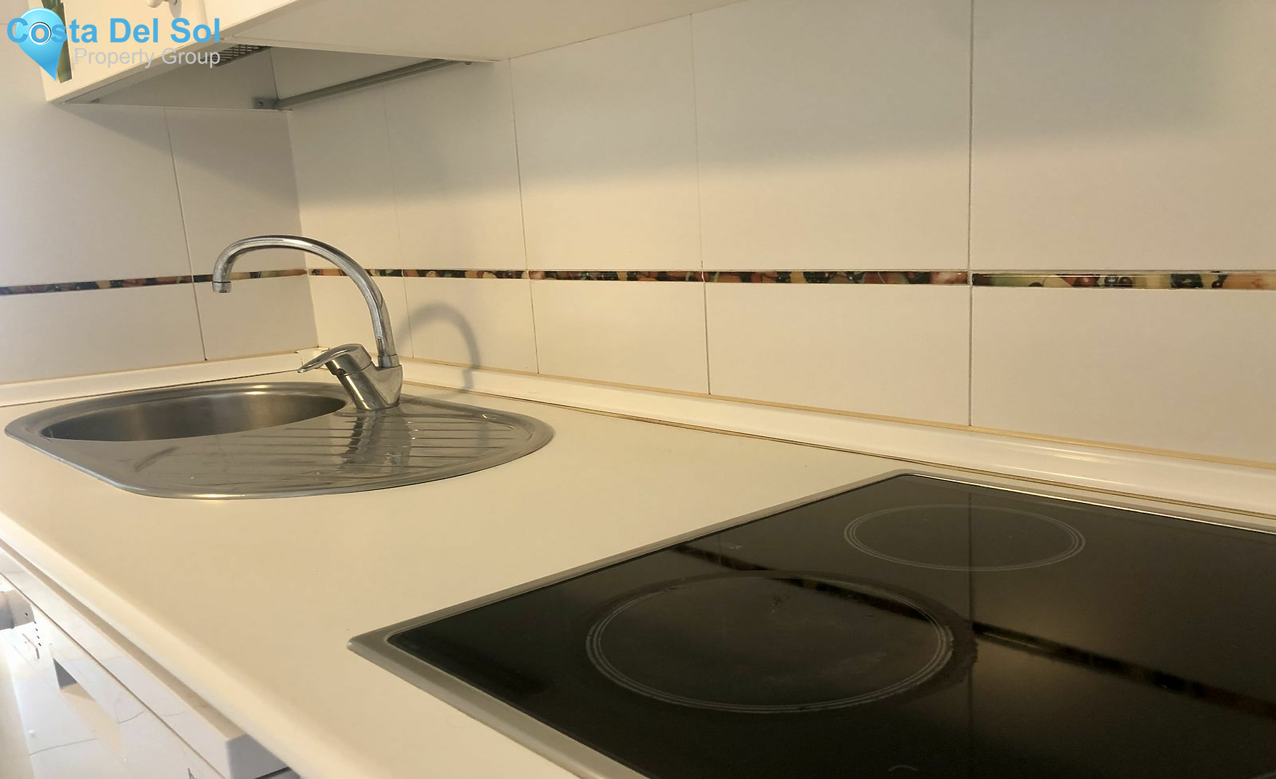 Middle Floor Apartment in Teatinos-1448889