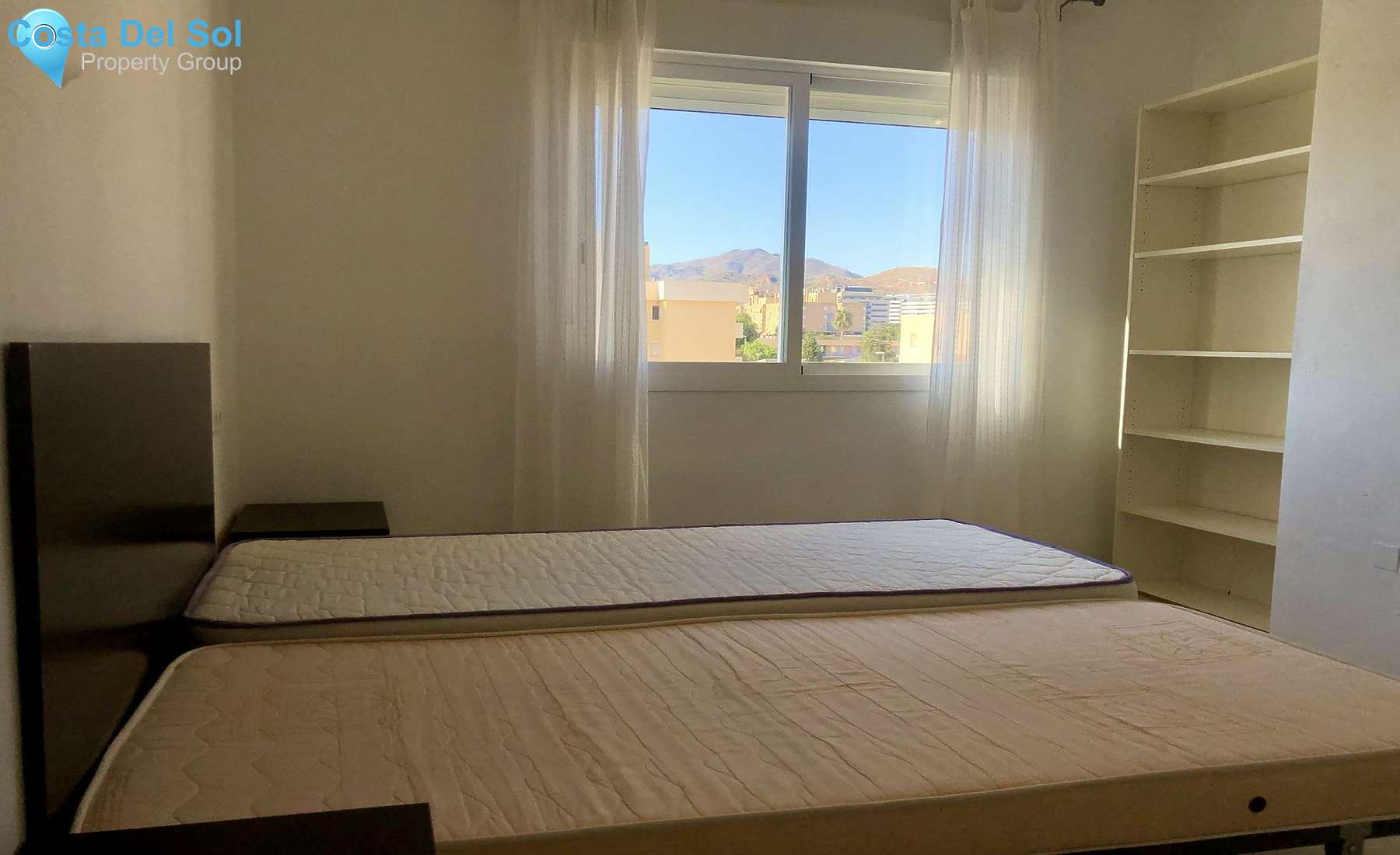 Middle Floor Apartment in Teatinos-1448878