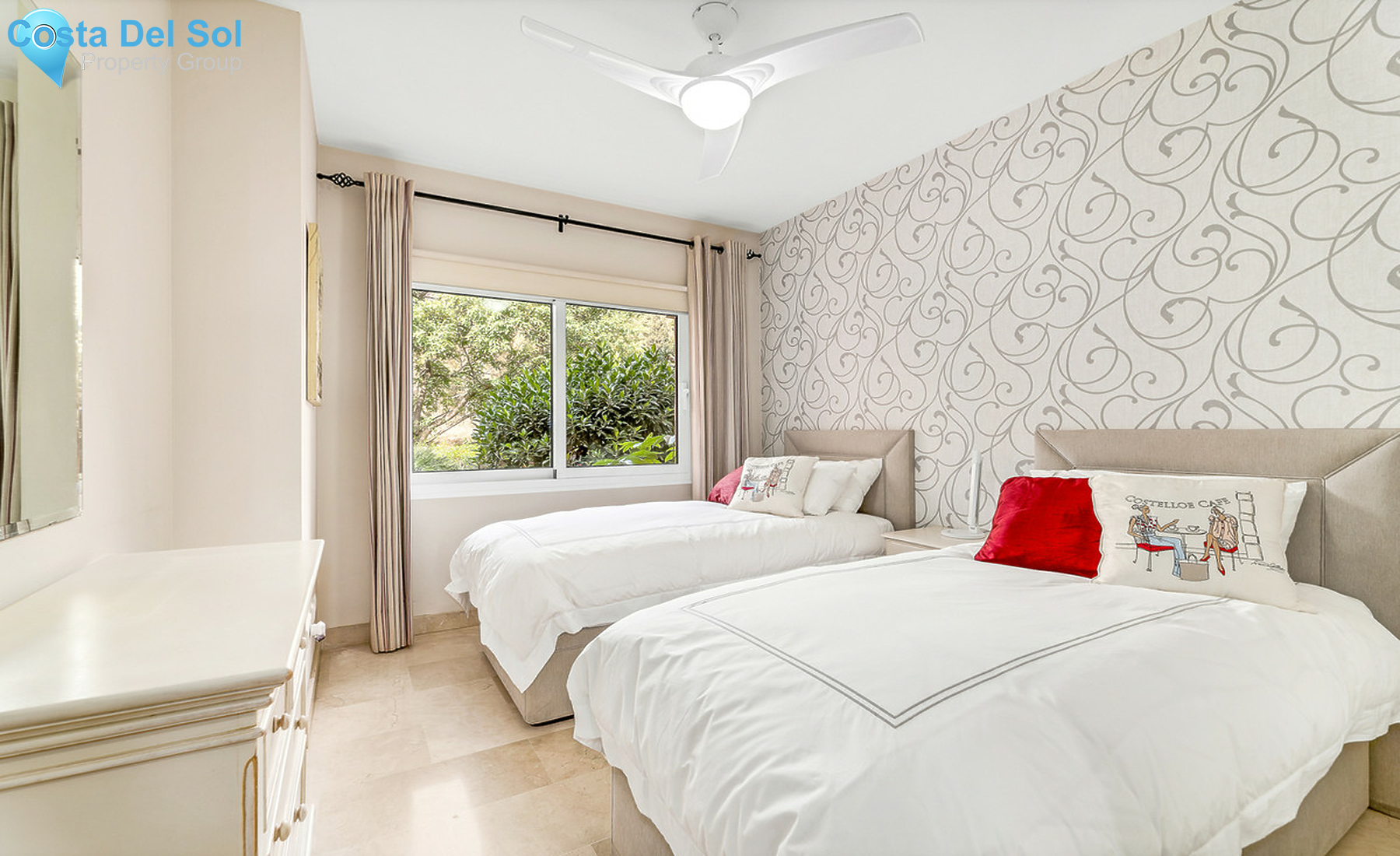 Middle Floor Apartment in The Golden Mile-1250930