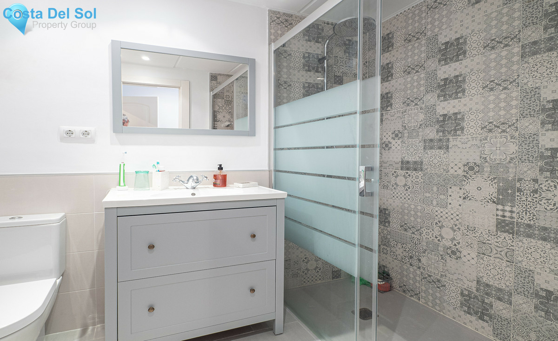 Middle Floor Apartment in The Golden Mile-1256231