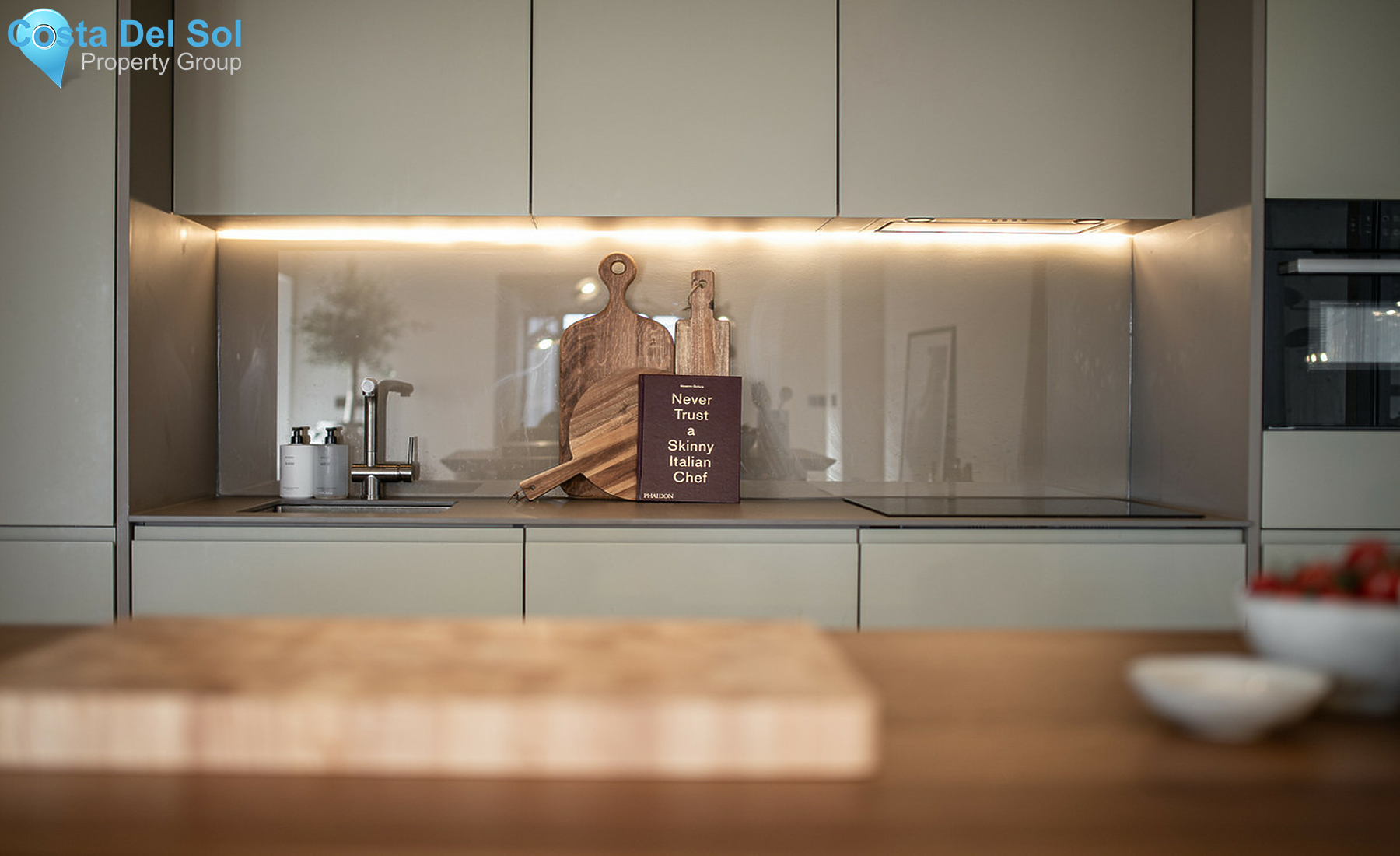 Middle Floor Apartment in The Golden Mile-1262619