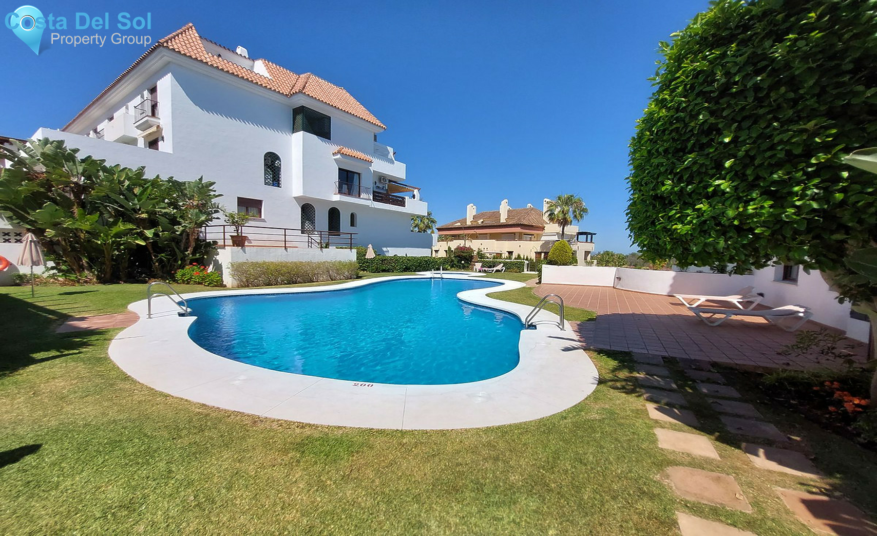 Middle Floor Apartment in The Golden Mile-1263427