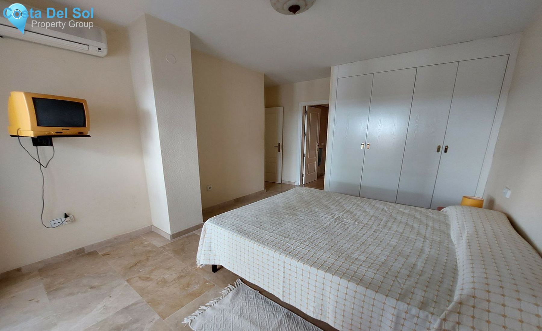 Middle Floor Apartment in The Golden Mile-1263437