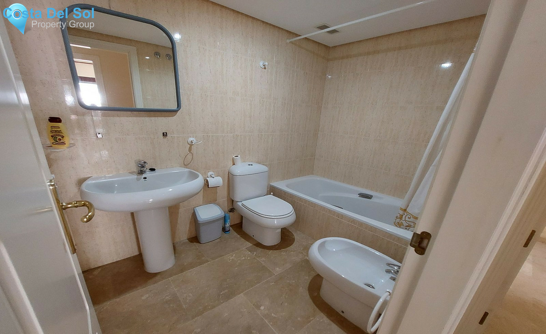 Middle Floor Apartment in The Golden Mile-1263438