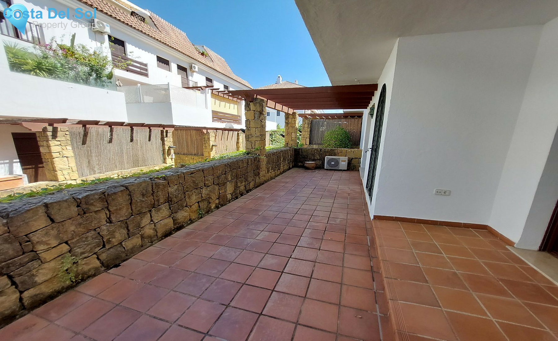 Middle Floor Apartment in The Golden Mile-1263434