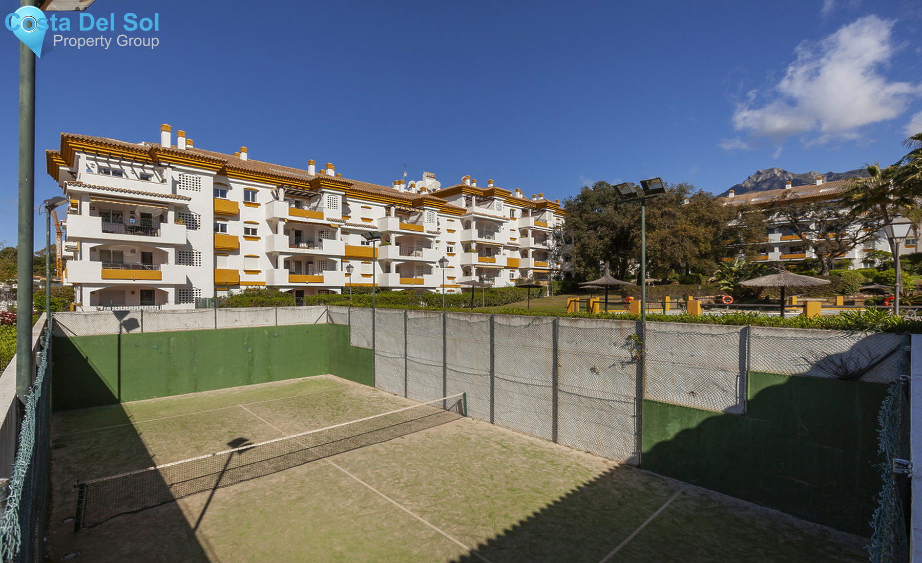 Middle Floor Apartment in The Golden Mile-1284688