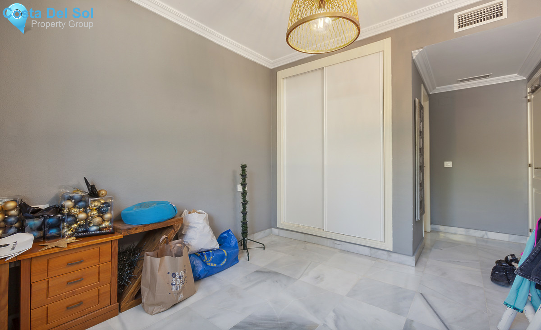 Middle Floor Apartment in The Golden Mile-1284692