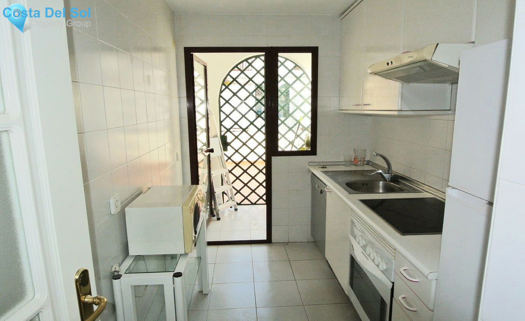 Middle Floor Apartment in The Golden Mile-1309849