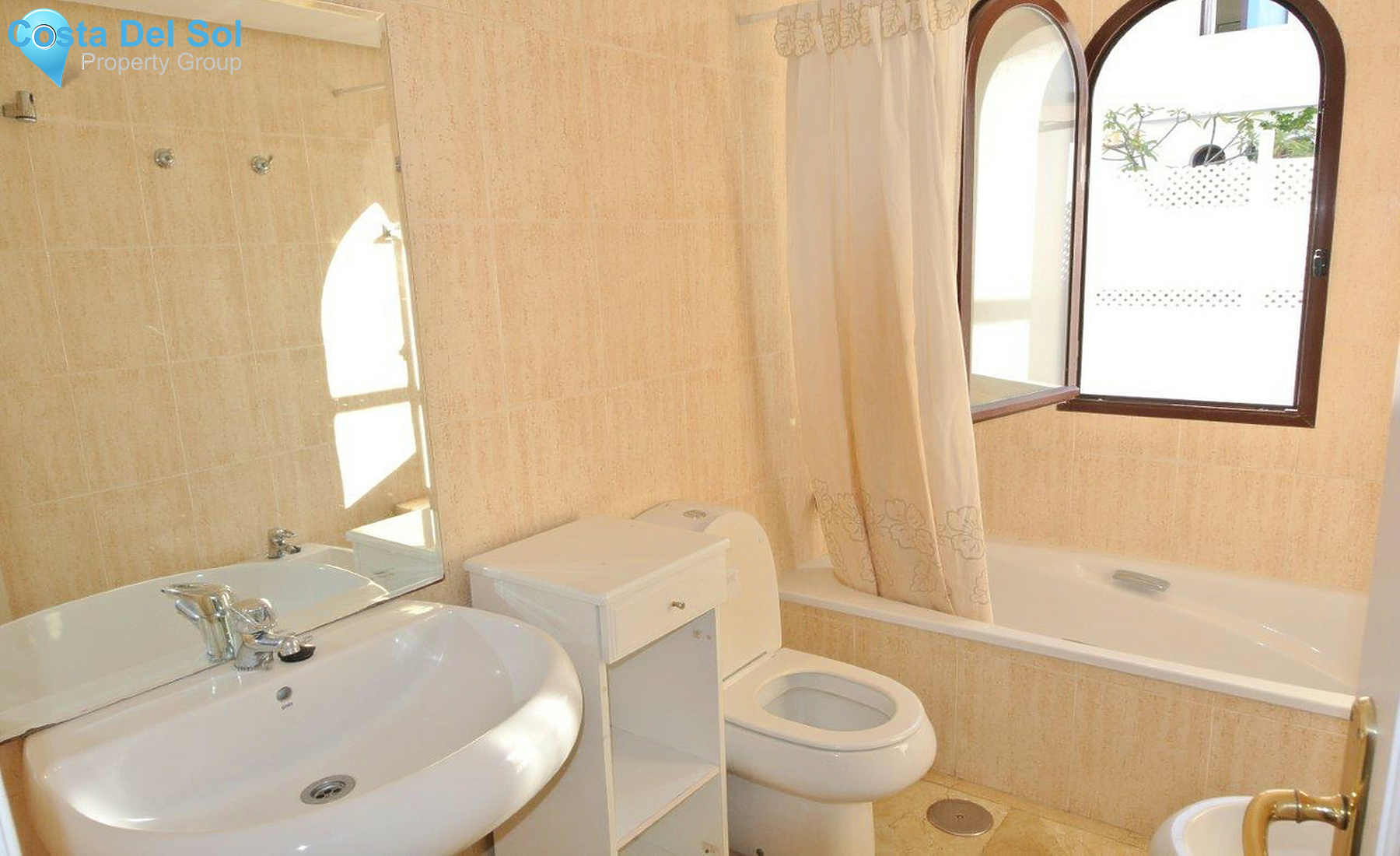 Middle Floor Apartment in The Golden Mile-1309859