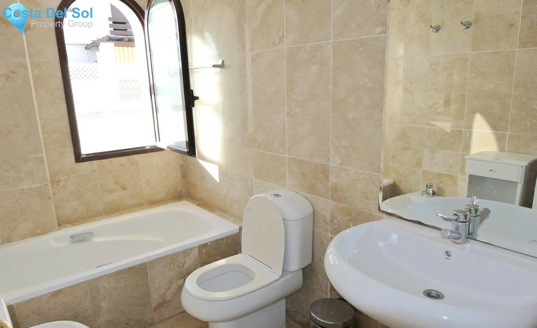 Middle Floor Apartment in The Golden Mile-1309846