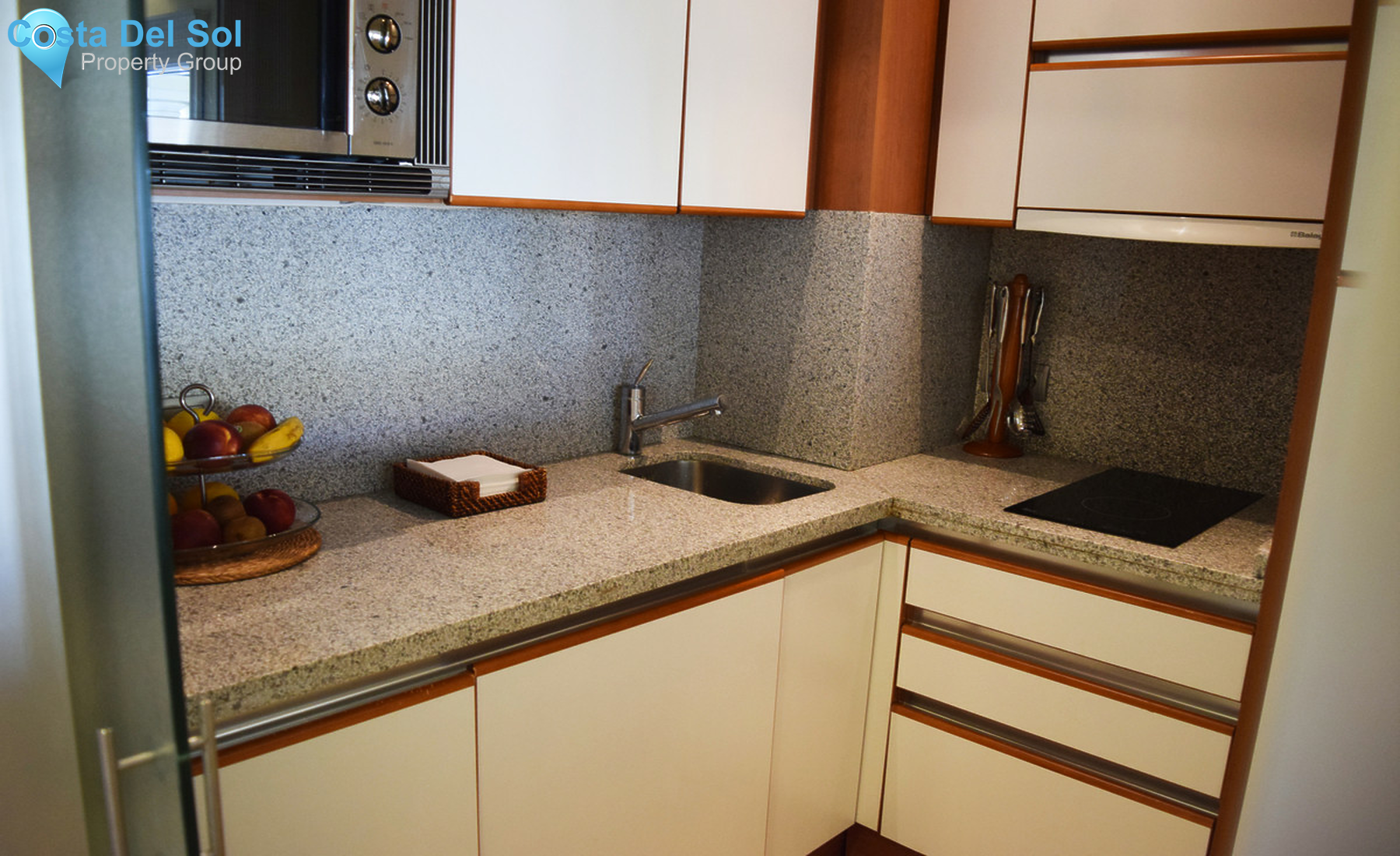 Middle Floor Apartment in The Golden Mile-1337765