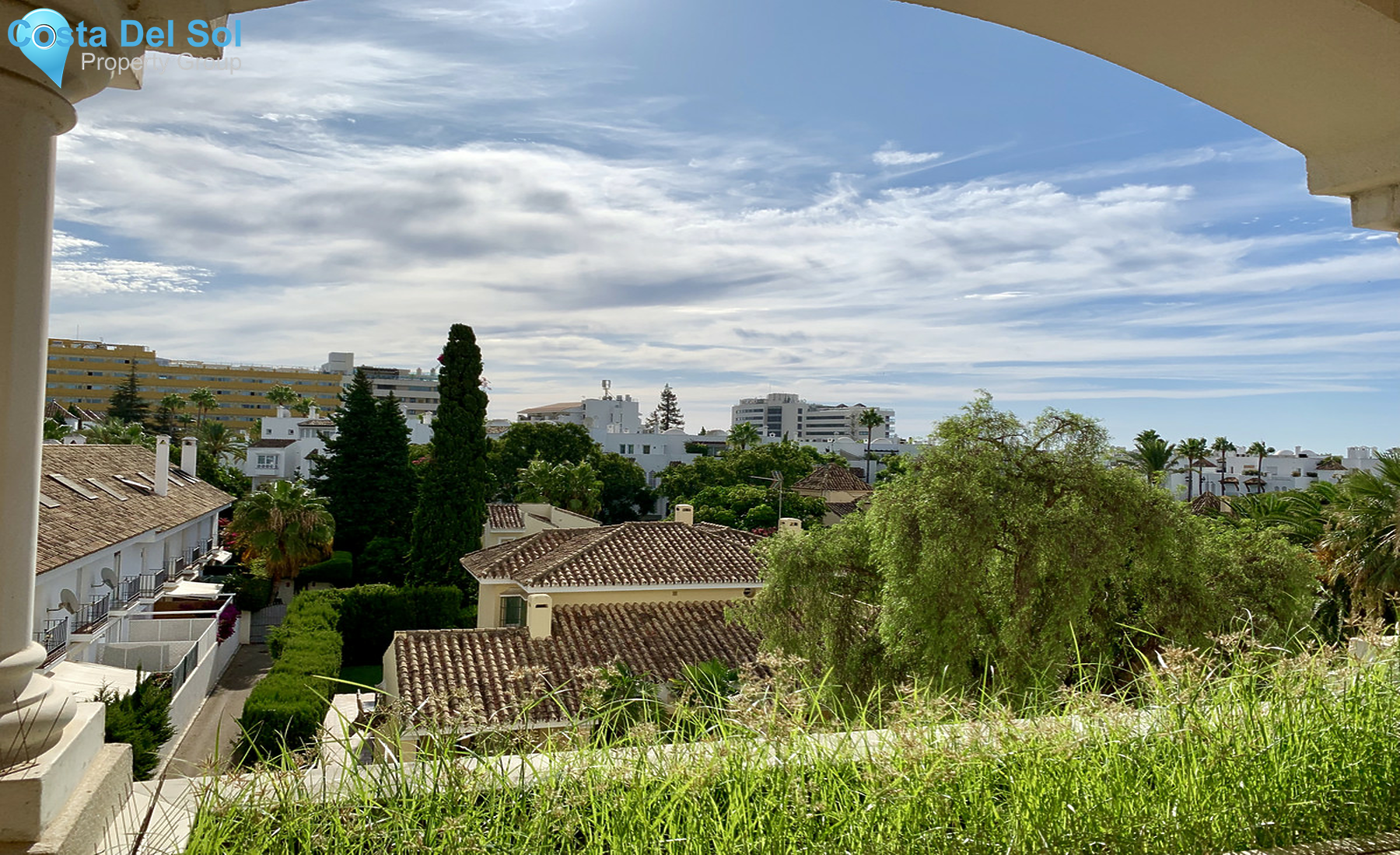 Middle Floor Apartment in The Golden Mile-1337753