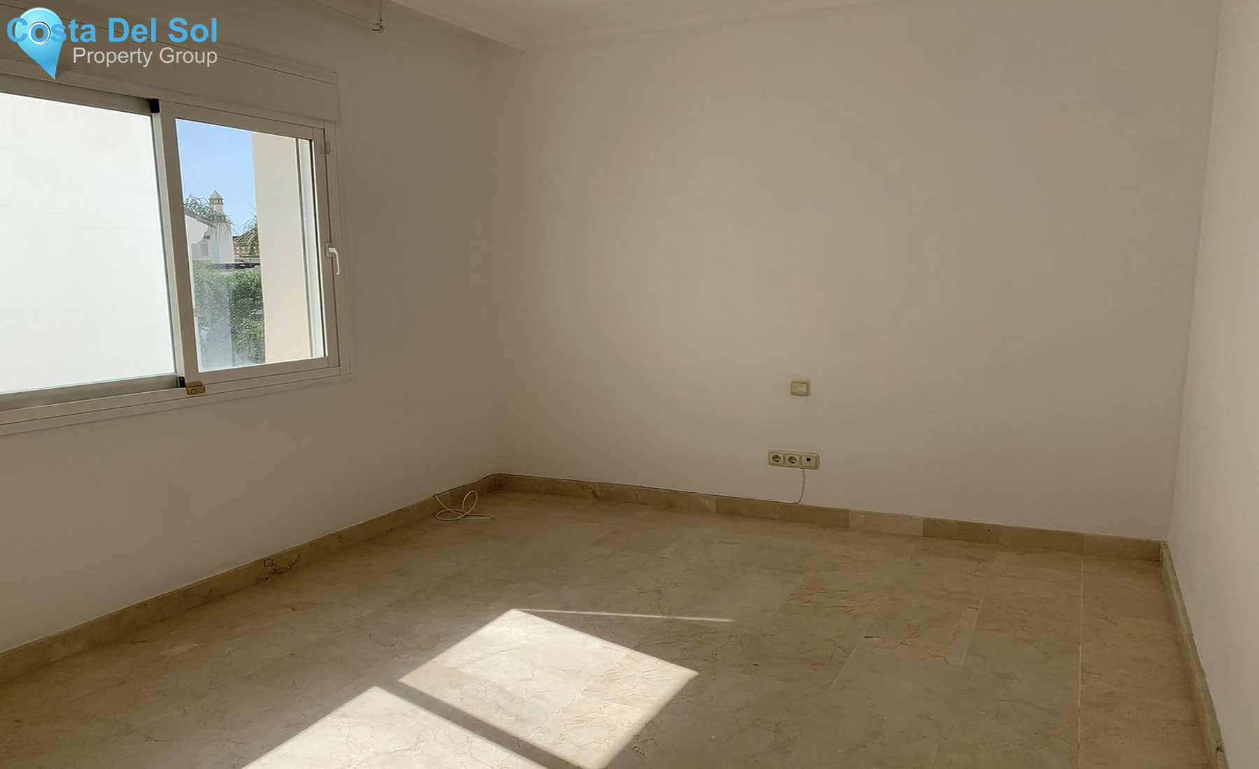 Middle Floor Apartment in The Golden Mile-1455394