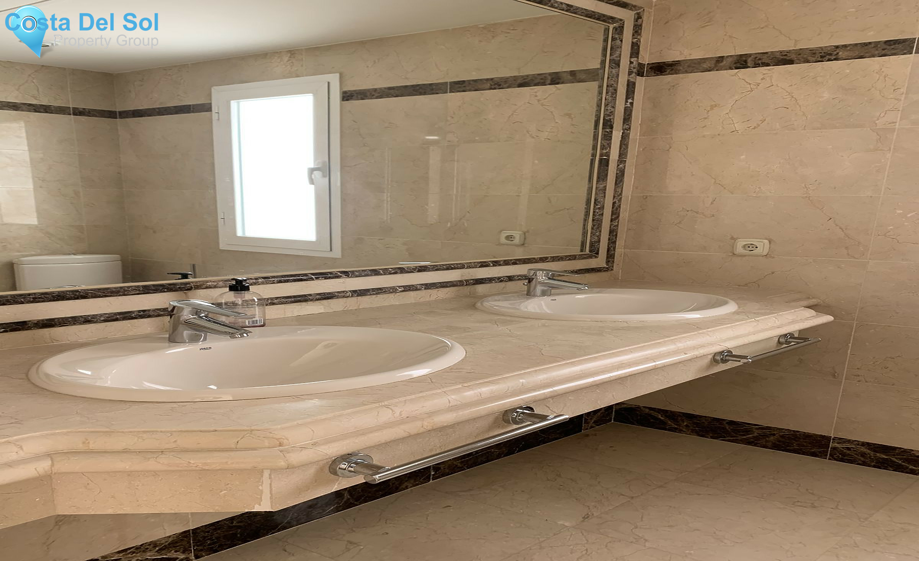 Middle Floor Apartment in The Golden Mile-1455385