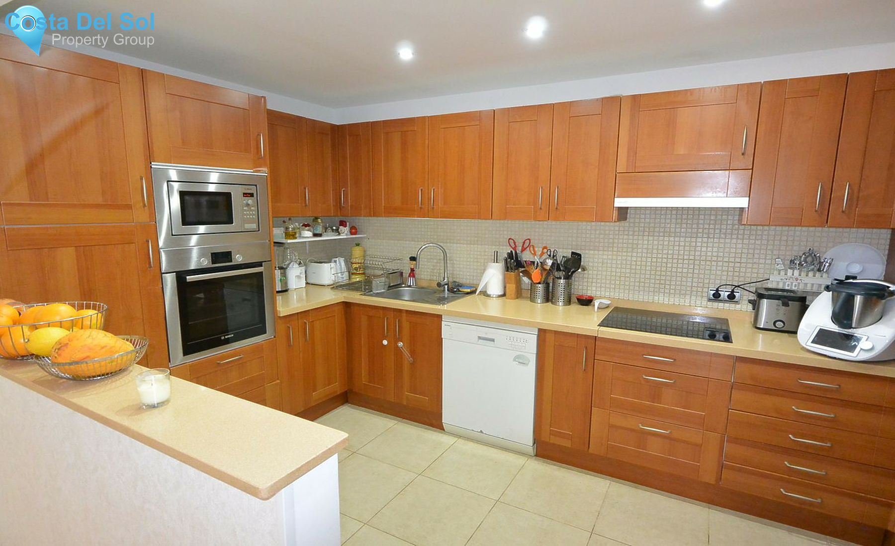 Middle Floor Apartment in The Golden Mile-1527726