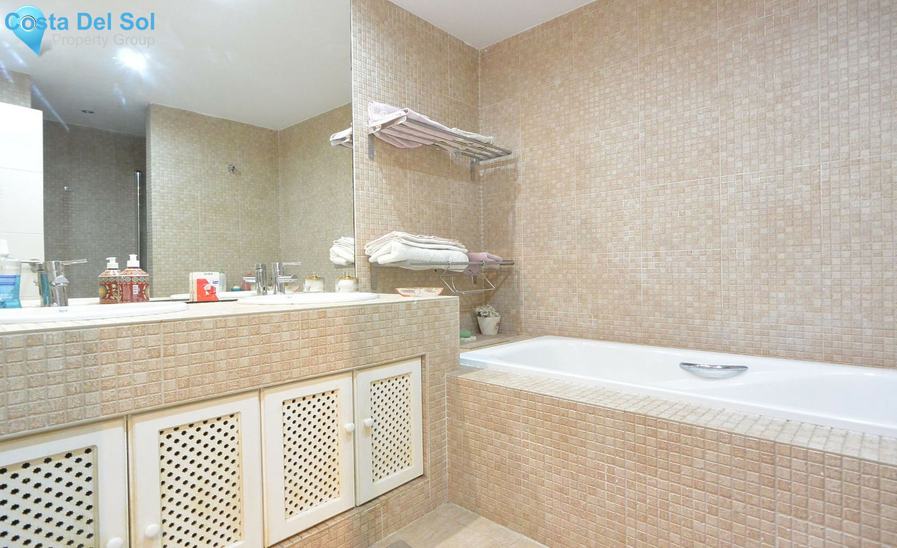 Middle Floor Apartment in The Golden Mile-1527718