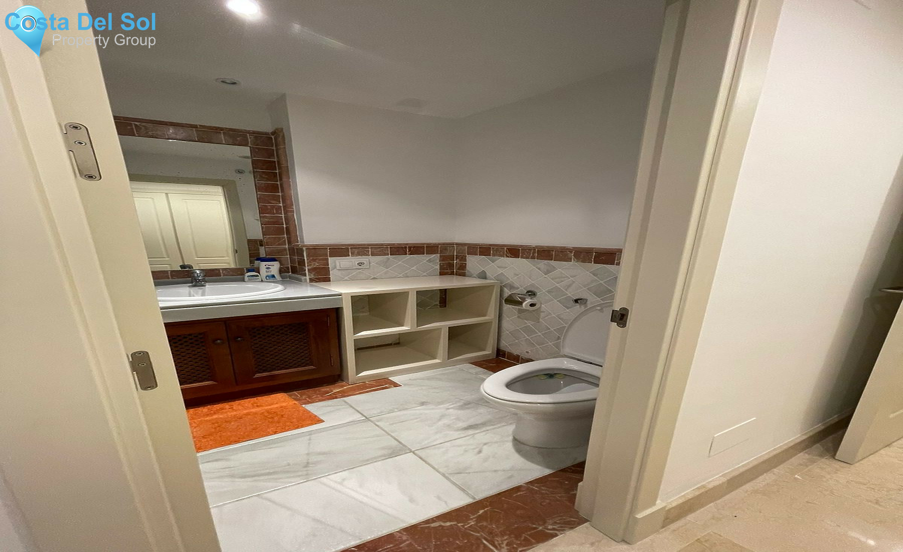 Middle Floor Apartment in The Golden Mile-1556875