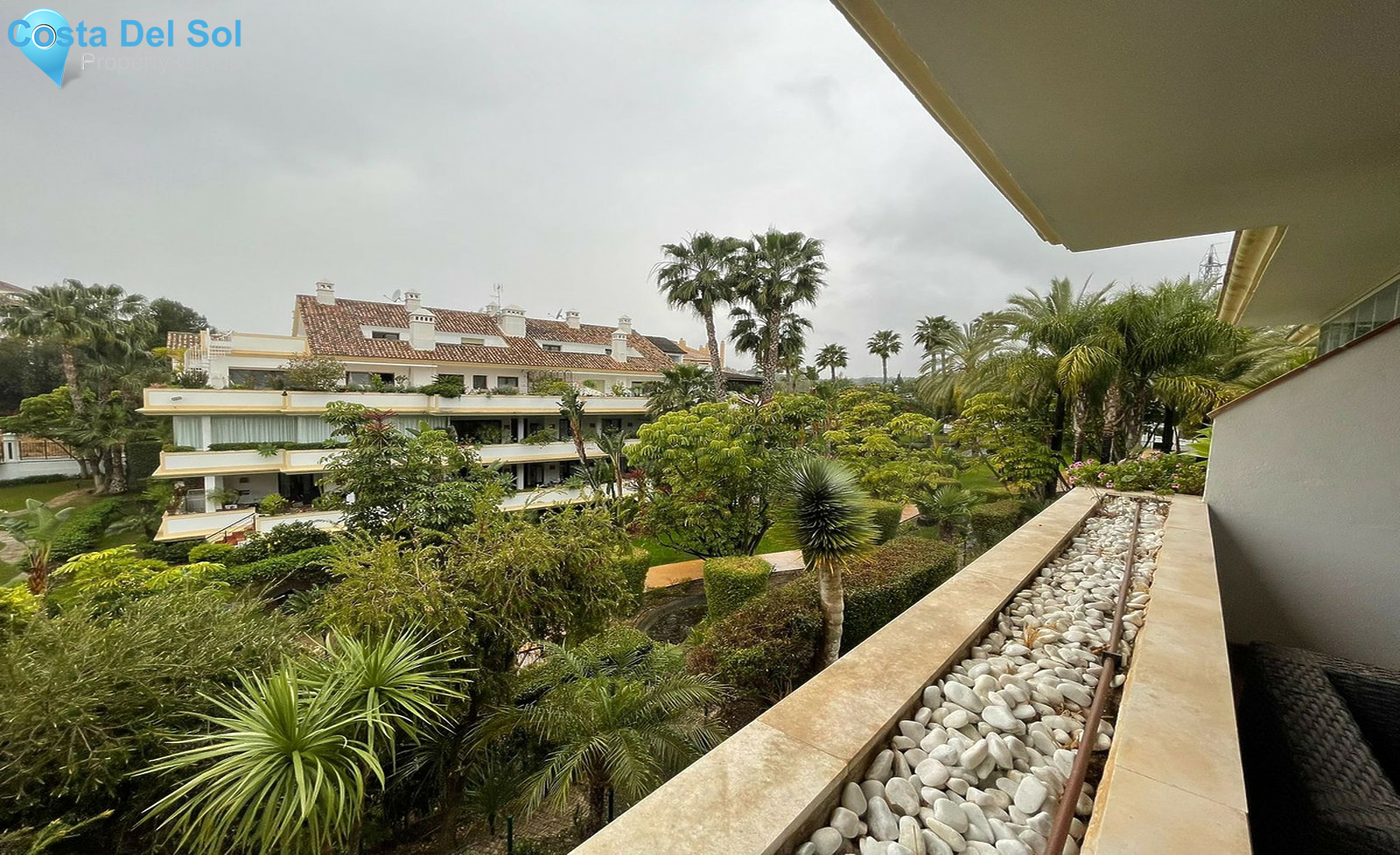 Middle Floor Apartment in The Golden Mile-1556866