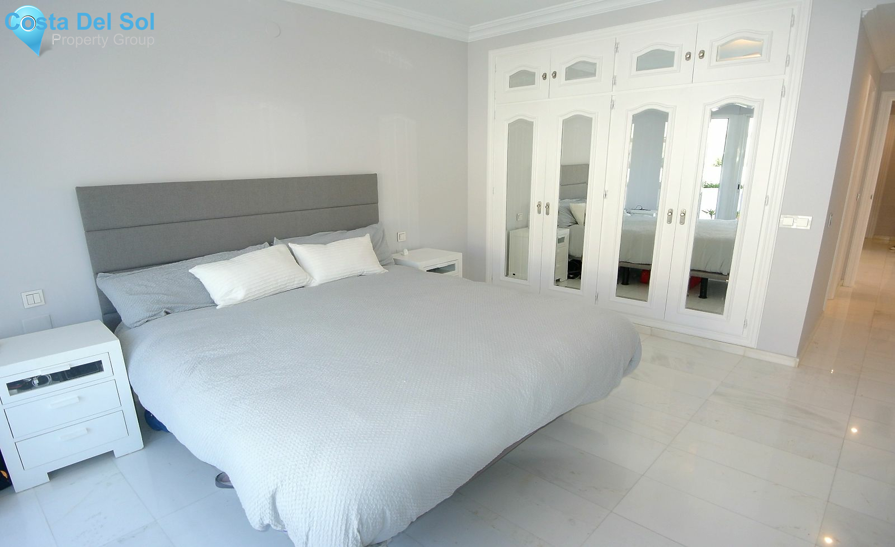 Middle Floor Apartment in The Golden Mile-1126985