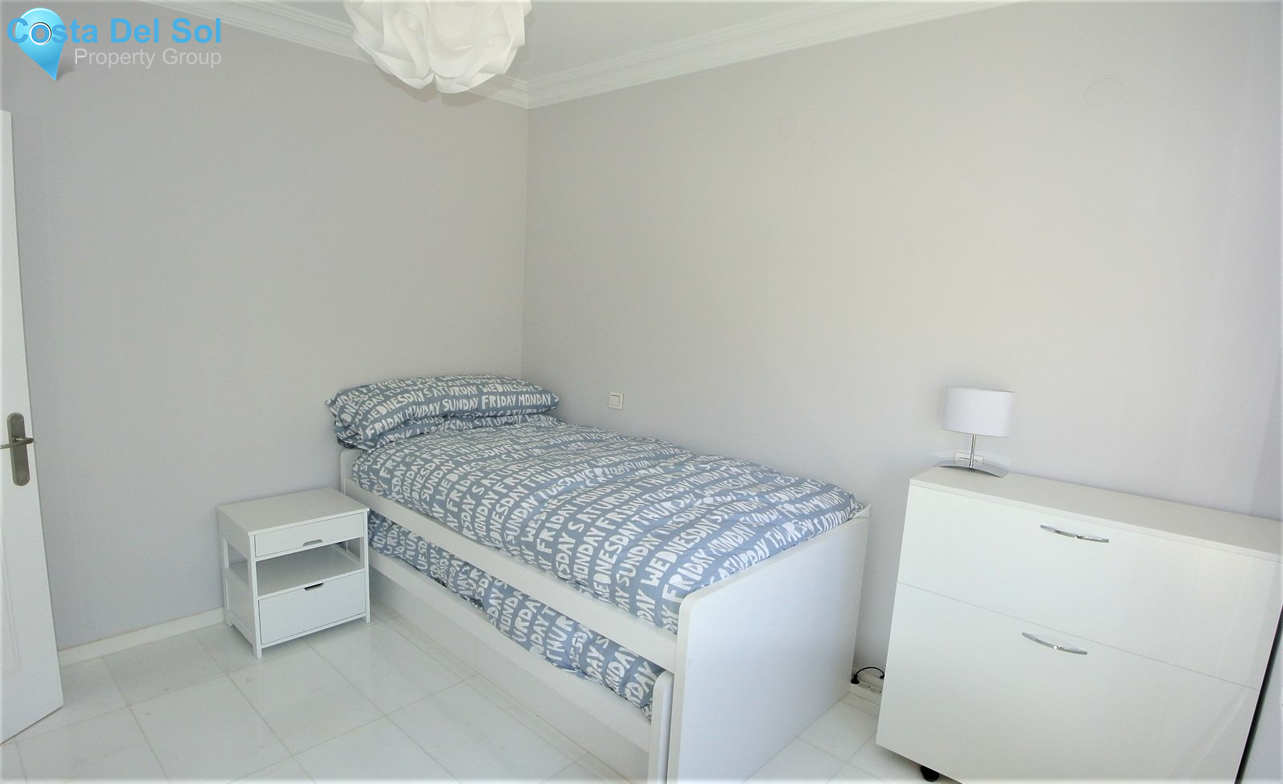 Middle Floor Apartment in The Golden Mile-1126988