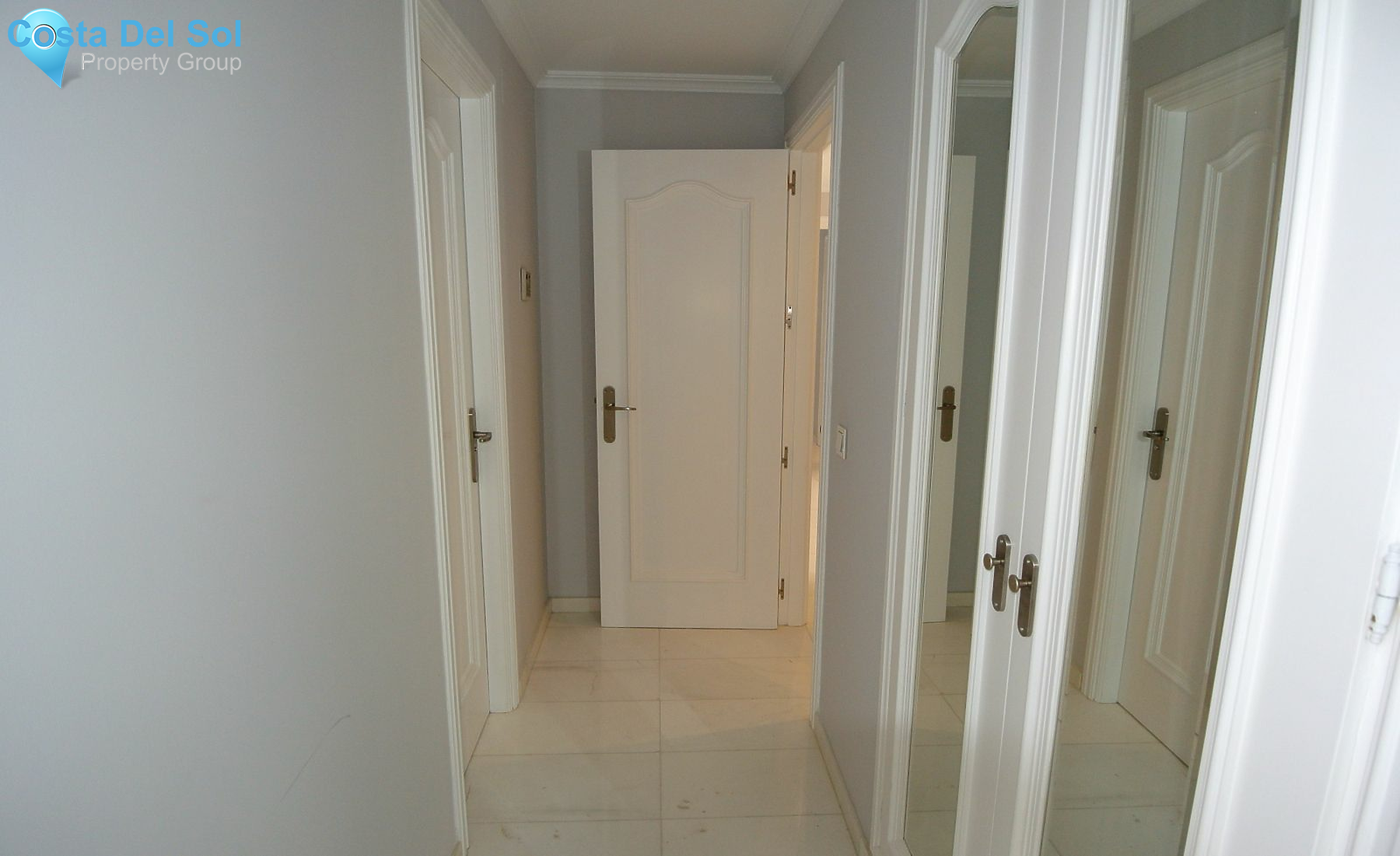 Middle Floor Apartment in The Golden Mile-1126983