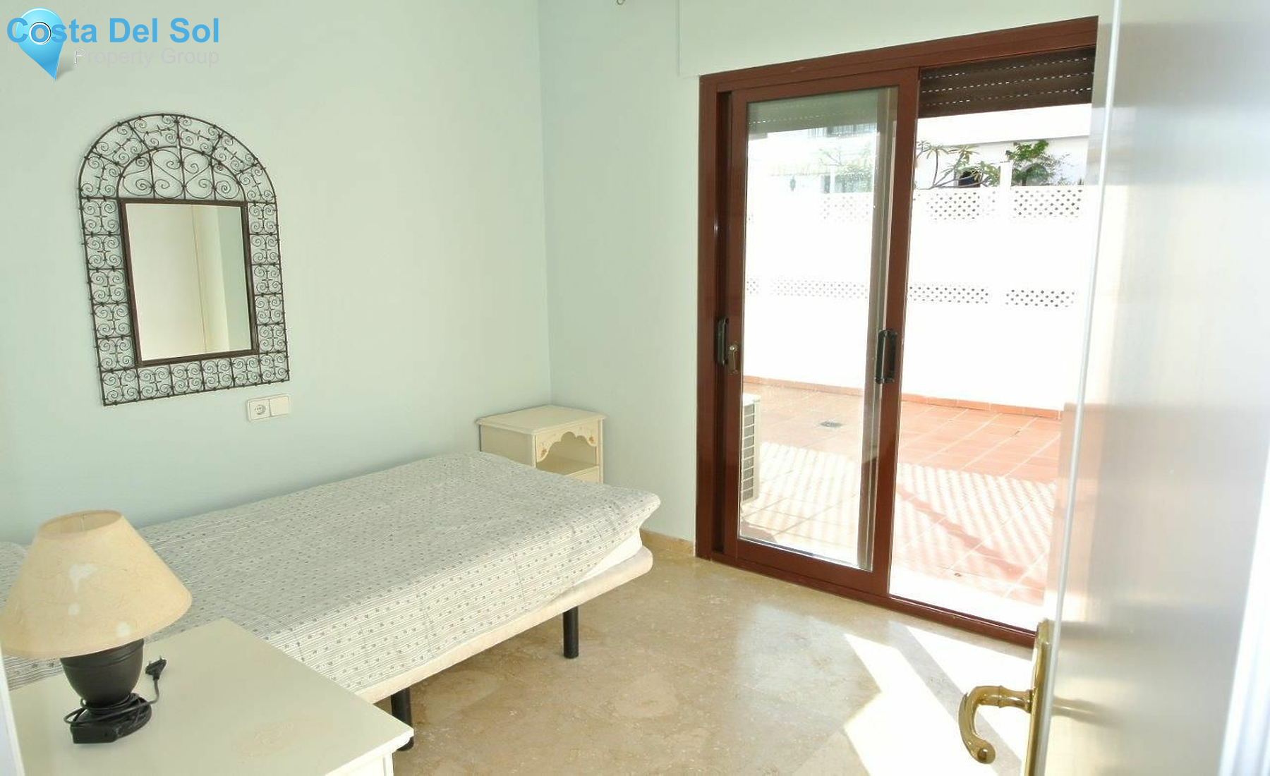 Middle Floor Apartment in The Golden Mile-1139604