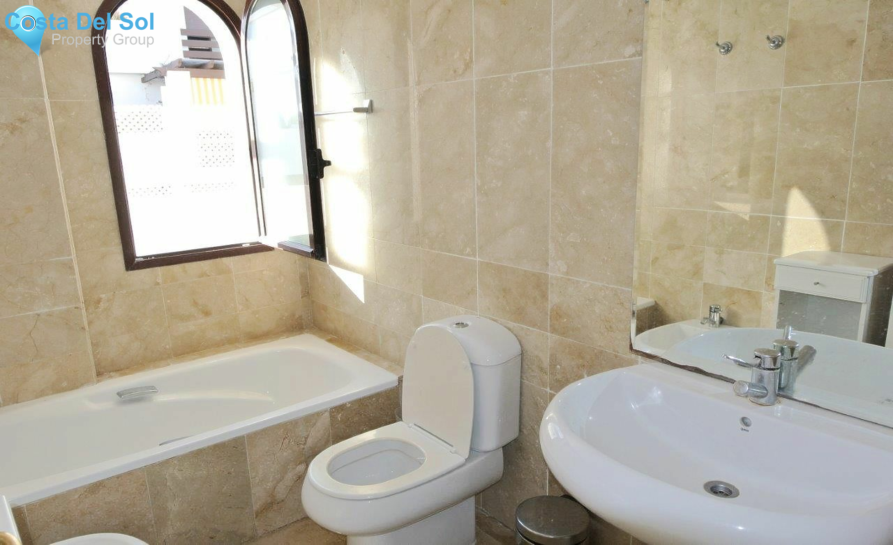 Middle Floor Apartment in The Golden Mile-1139605