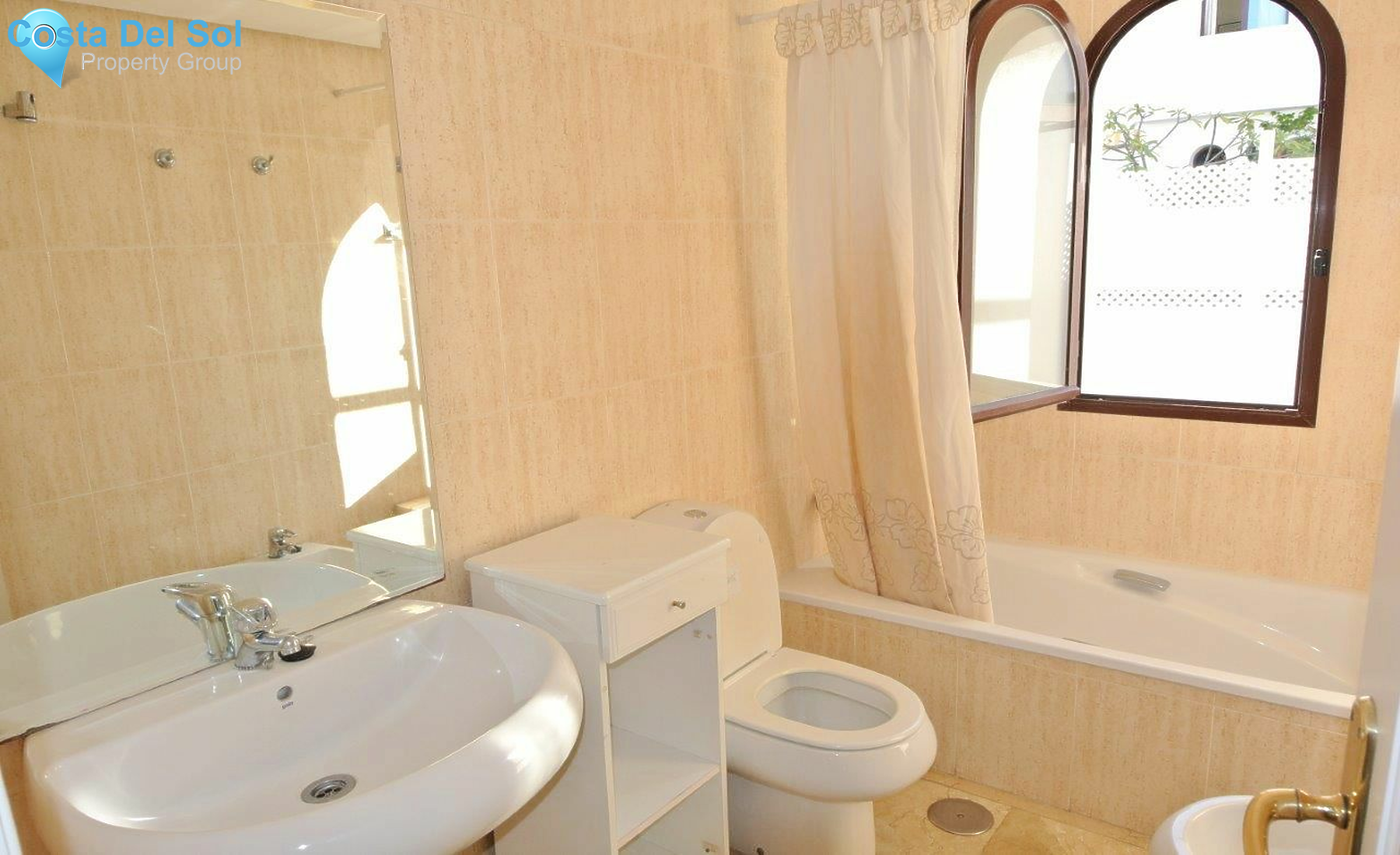 Middle Floor Apartment in The Golden Mile-1139606