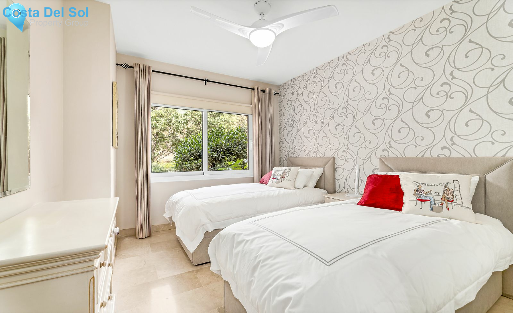 Middle Floor Apartment in The Golden Mile-1146637