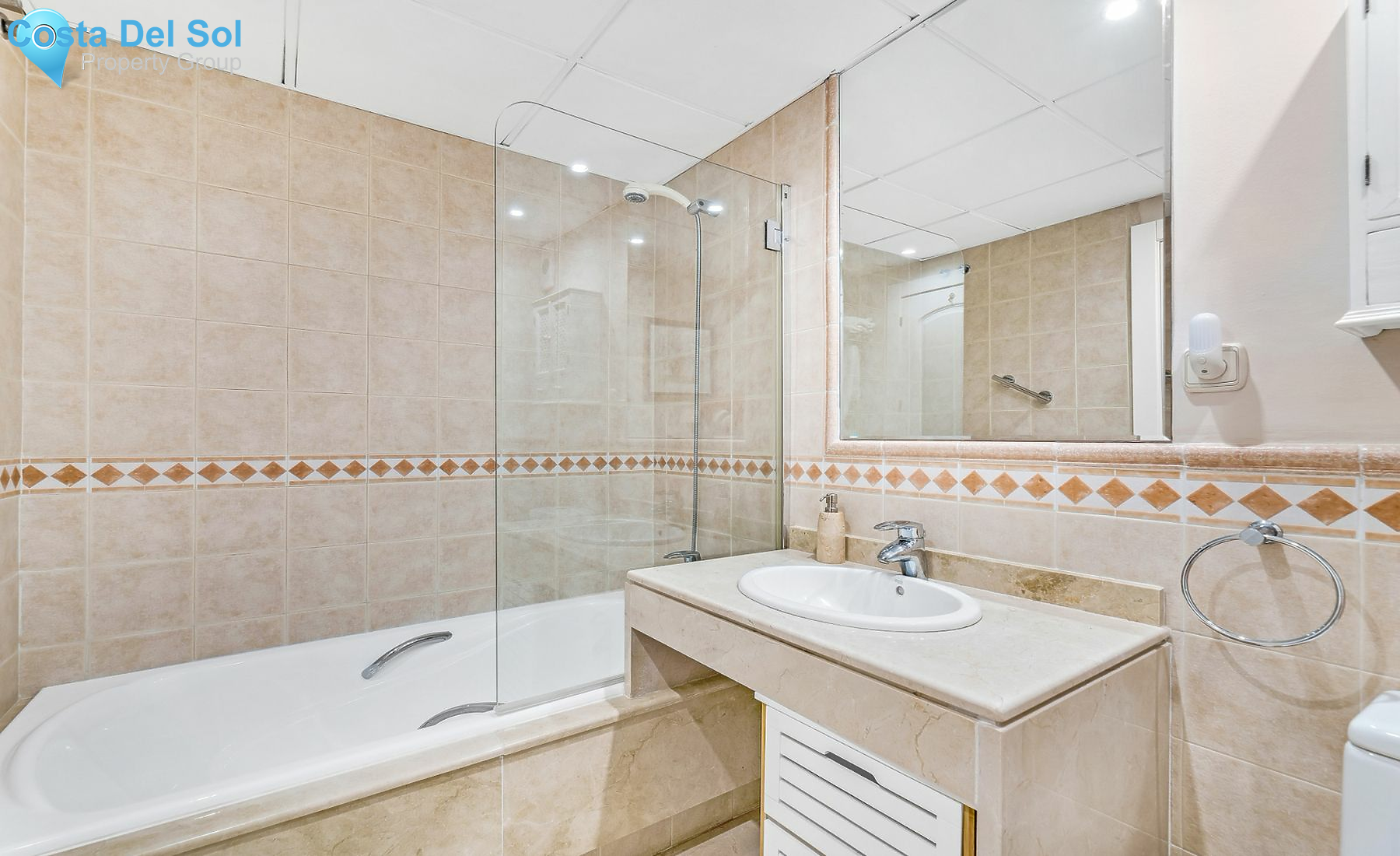 Middle Floor Apartment in The Golden Mile-1146638